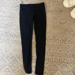 Lululemon black size 4 low rise leggings